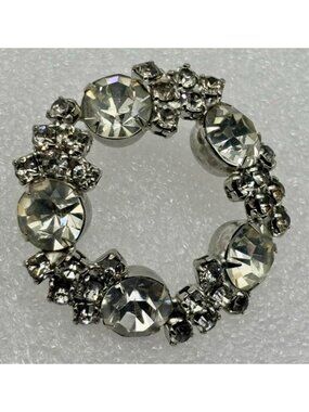 Vintage Unsigned Prong-Set Rhinestone Crystal Wreath Brooch W/Silver-Tone Metal